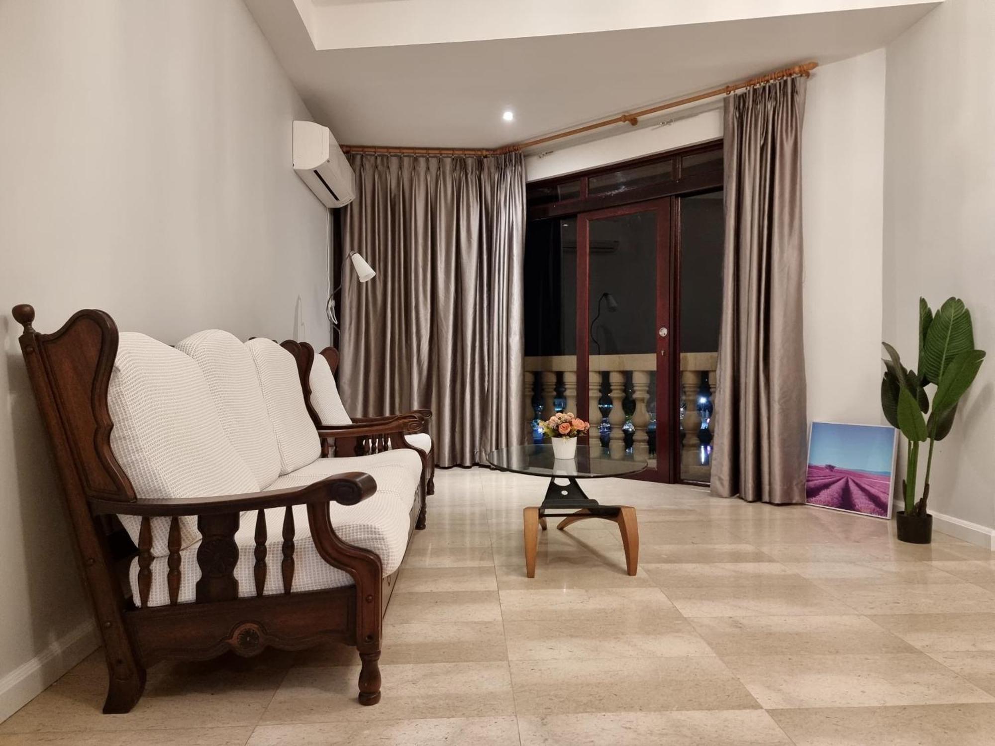 Cozzzy Hut Riverbank Suites Kuching With Spectacular River View Eksteriør billede
