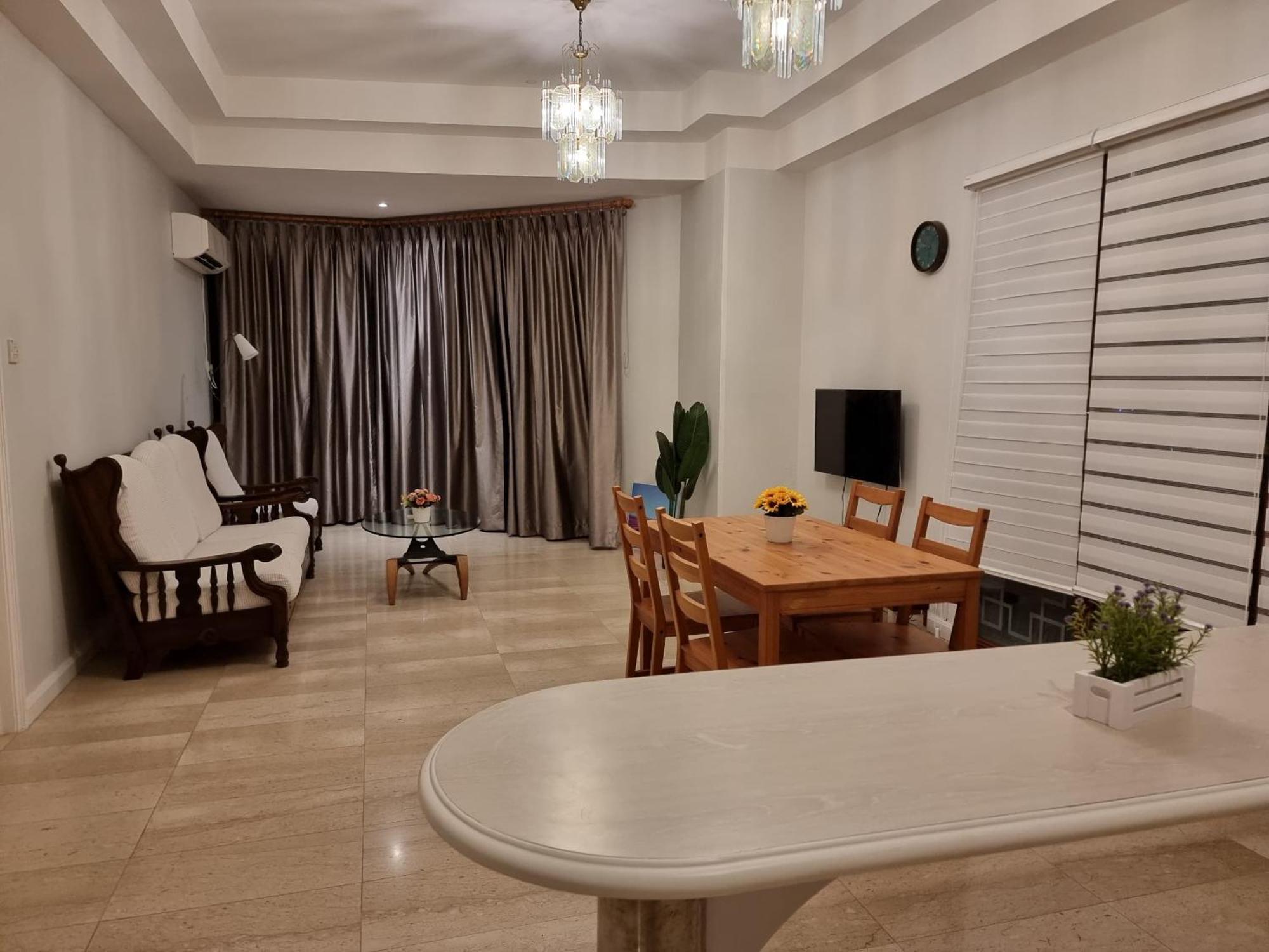 Cozzzy Hut Riverbank Suites Kuching With Spectacular River View Eksteriør billede