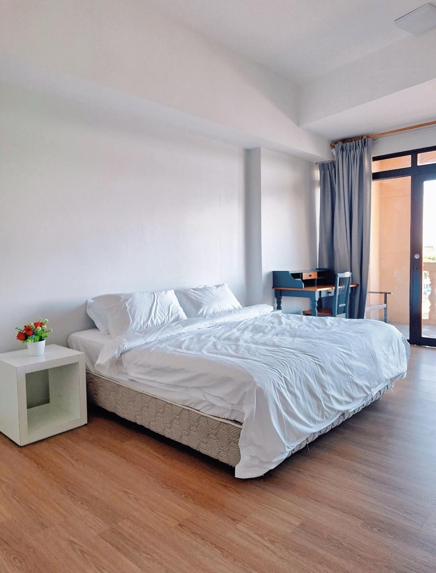 Cozzzy Hut Riverbank Suites Kuching With Spectacular River View Eksteriør billede